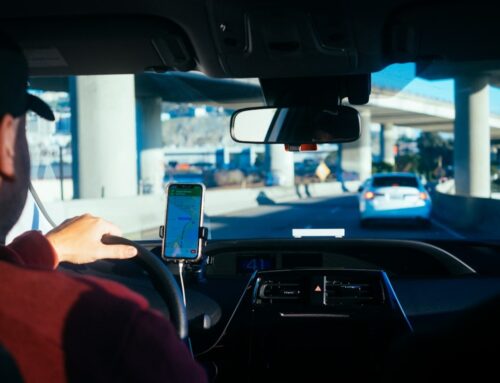 Telematik-Tarife: Wie Versicherungen Fahrverhalten überwachen und belohnen